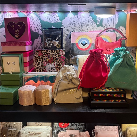 🌟I’M LIVE!!! 🌟 - Picture 2 of 9